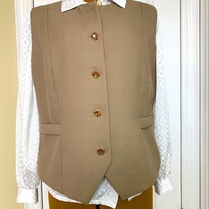 Ladies One of a Kind Vest NWOT